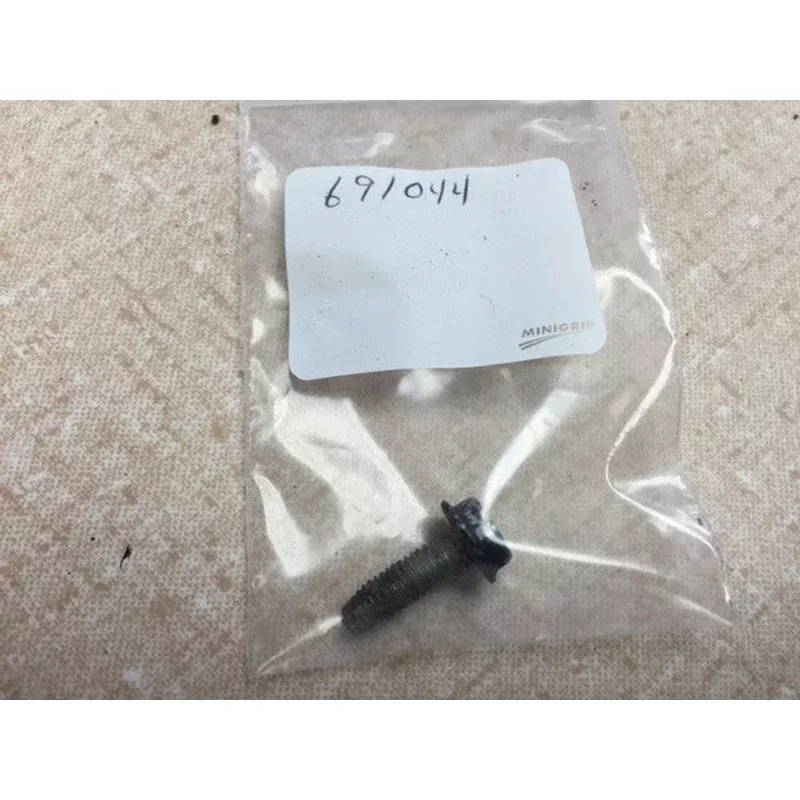 691044 Screw – Cable Clip *USED* Briggs & Stratton.